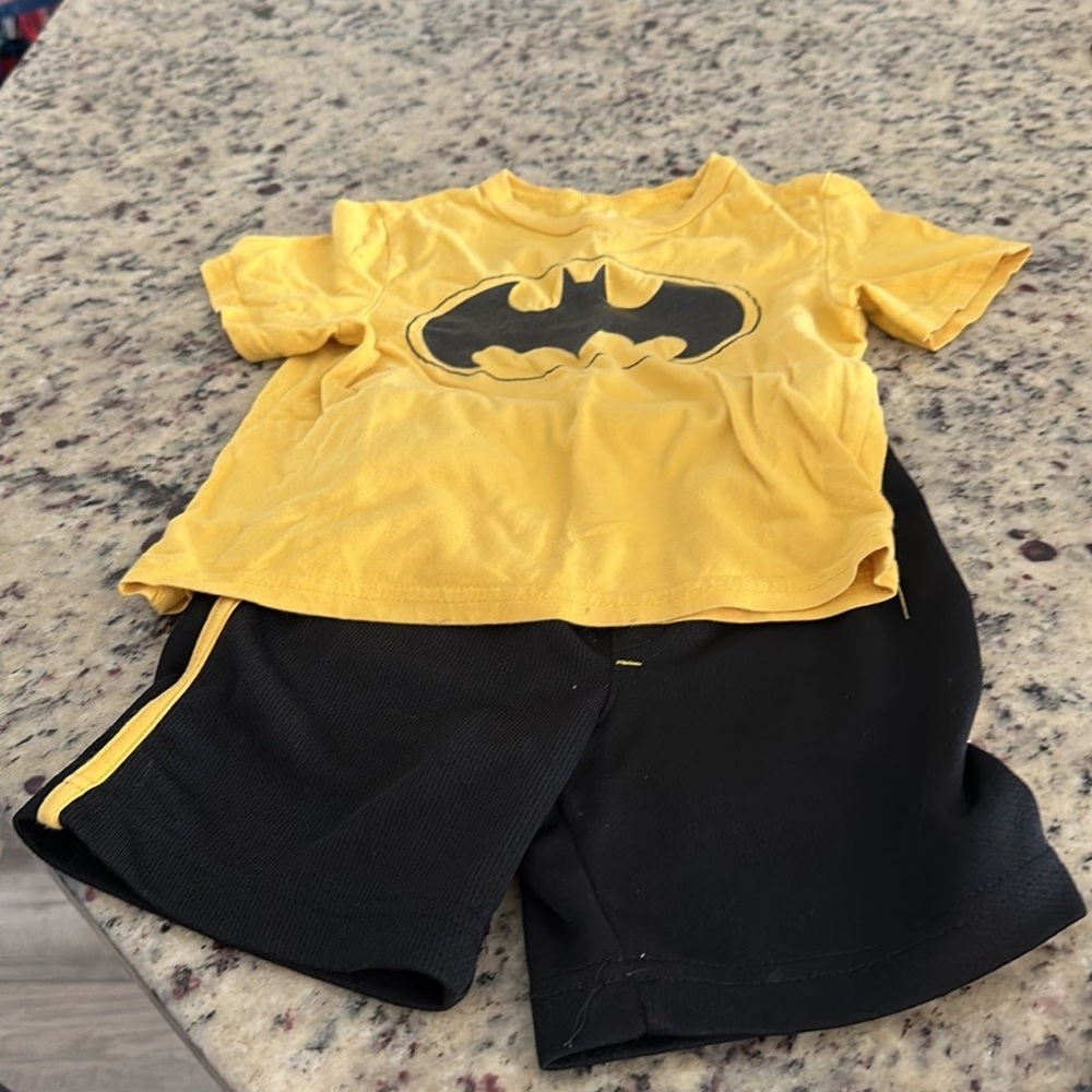 Children’s bundle comes with size 3 pairs of shorts 2short sets a spiderman tank